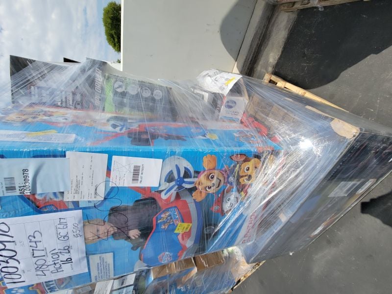 https://images.link/file/standard/amazon-truckloads-amazon-lowes_i1acwwcin.jpg